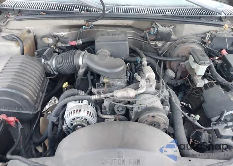 1998 Chevrolet C1500 Fleetside z USA, uszkodzony, nr VIN 2GCEC19R3W1137824